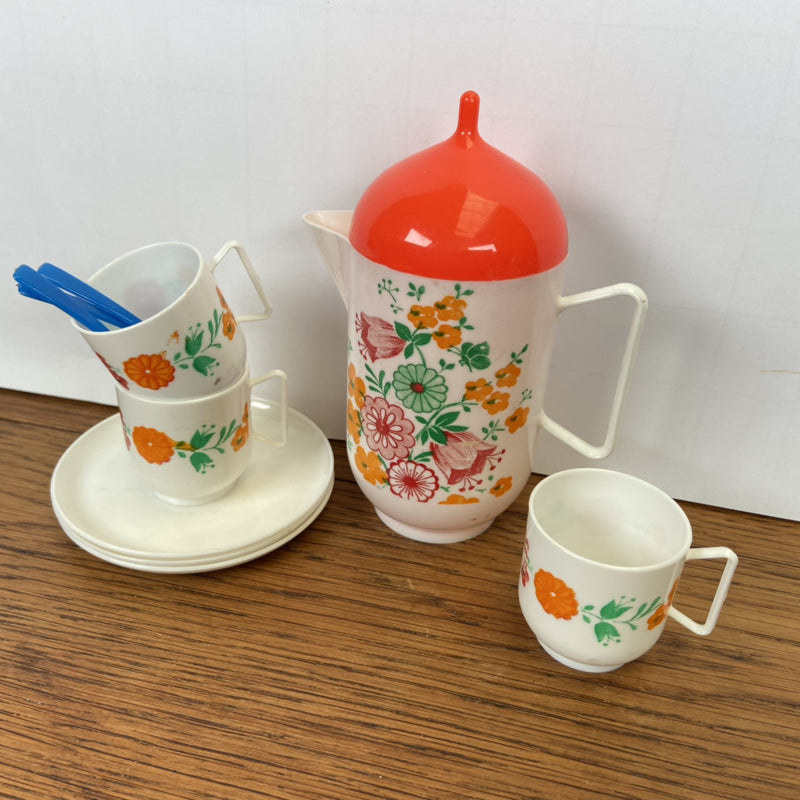 Plastic theeserviesje