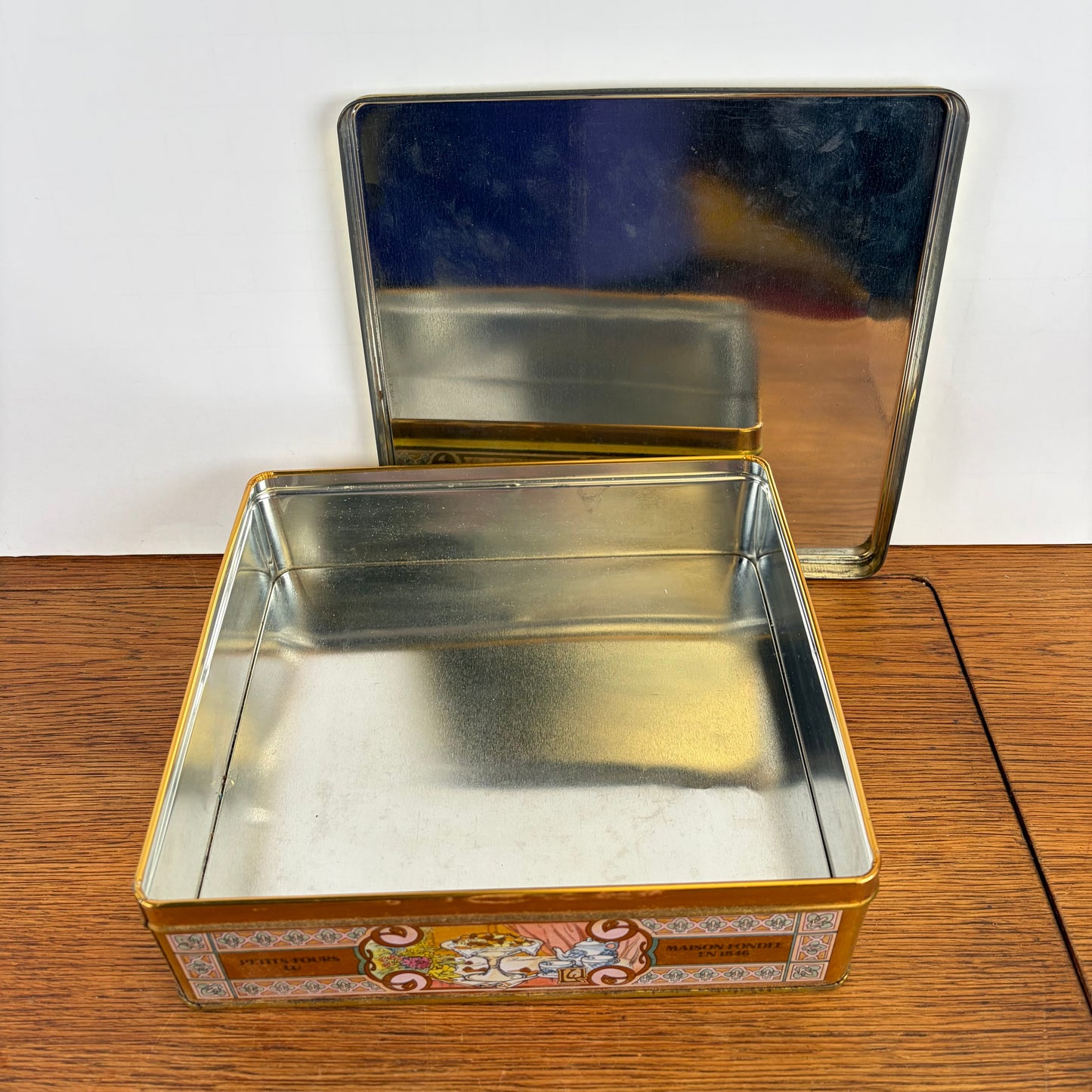 Vintage blik Petit Fours