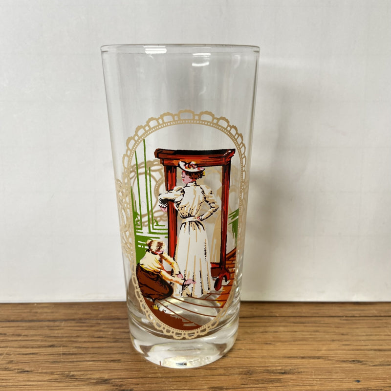 longdrink glas met vintage dame