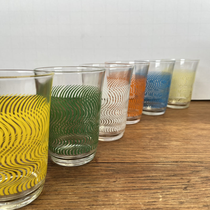 Vintage glazen met strepen