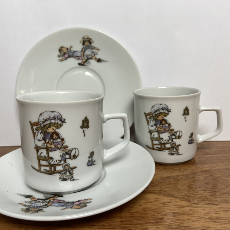 Vintage kop en schotels meisje schommelstoel