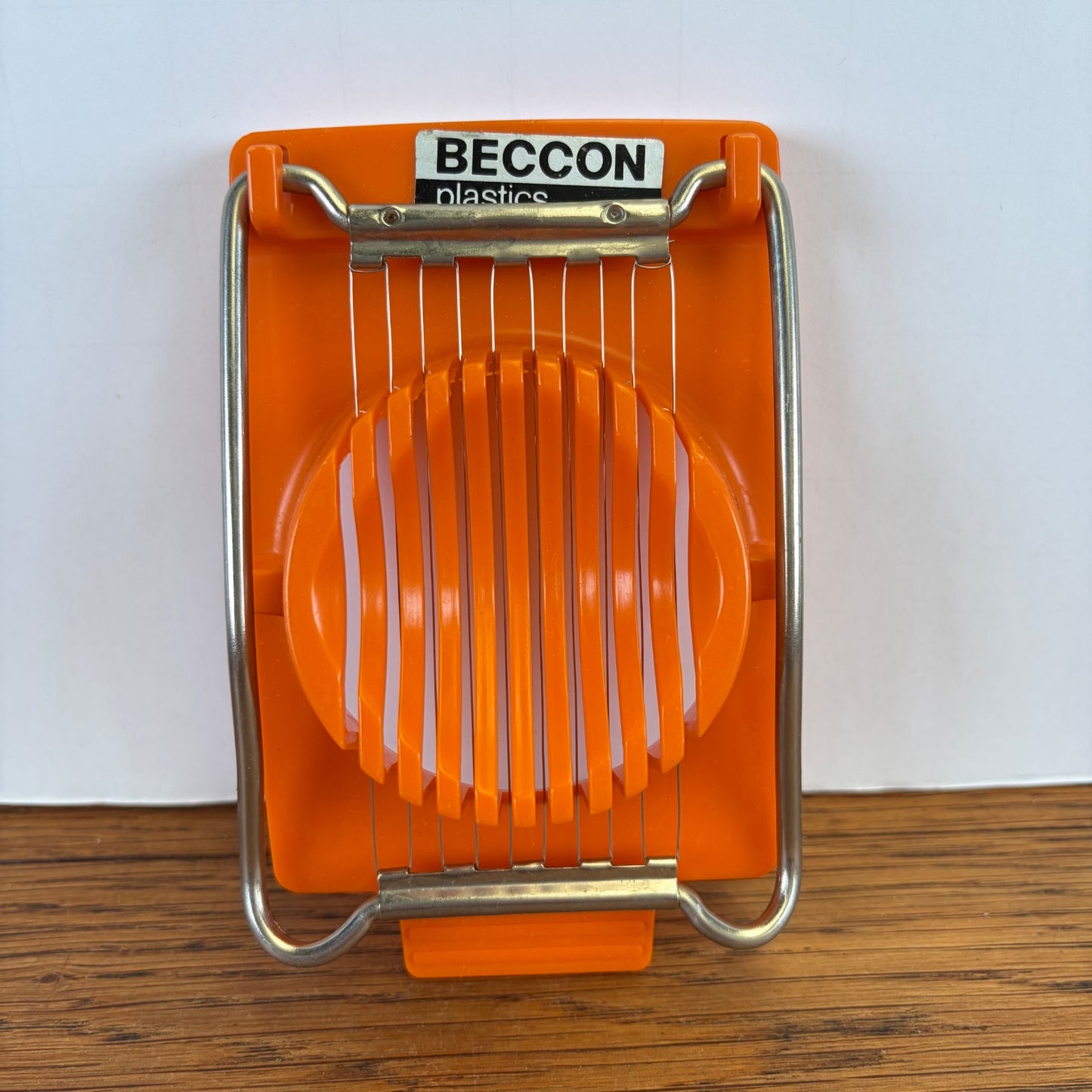 Vintage eiersnijder Beccon Plastics oranje