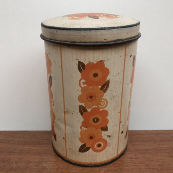 Vintage blik met oranje bloemen