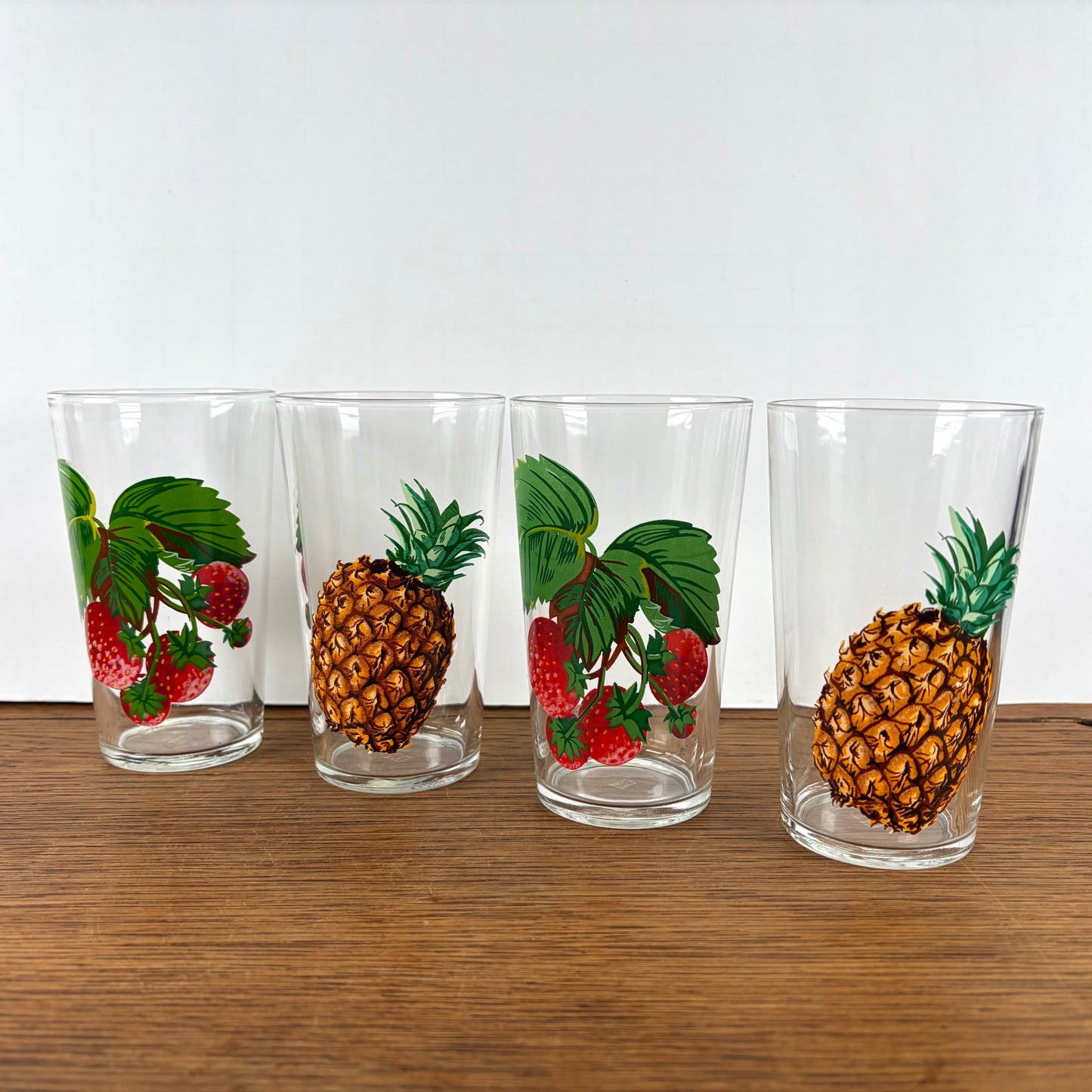 Vintage glazen met fruitmotief
