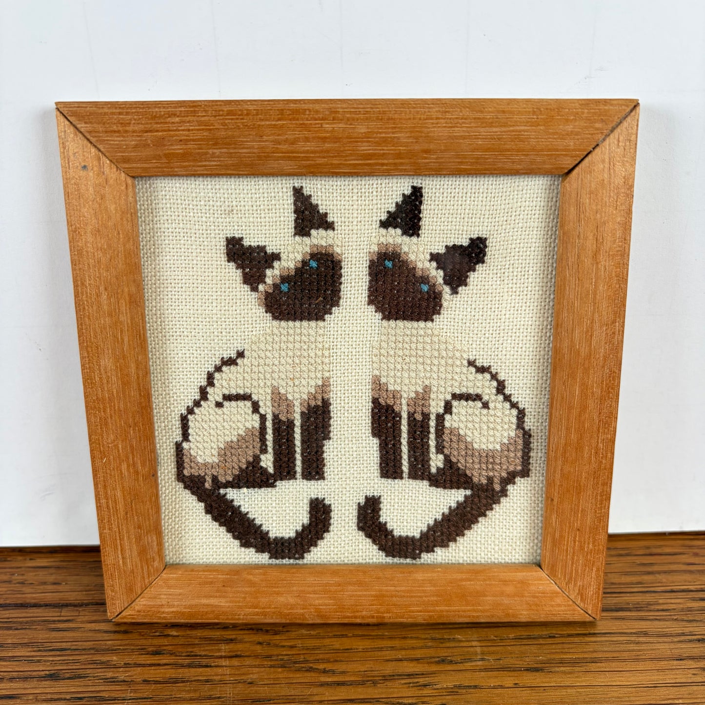 Geborduurd schilderijtje katten