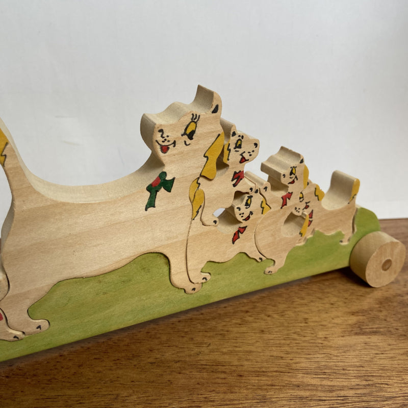 Houten katten puzzel op wielen
