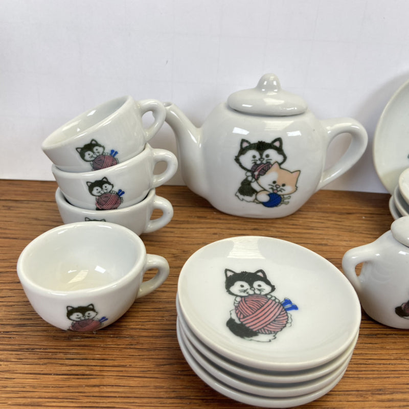 Miniatuur theeserviesje katten