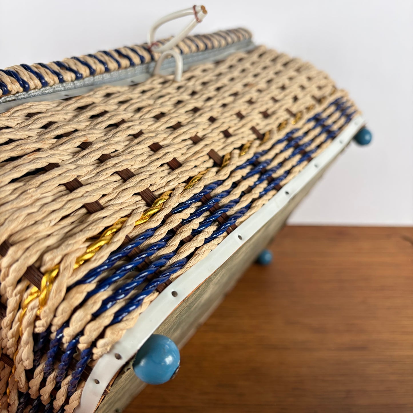 Vintage naaimand op pootjes