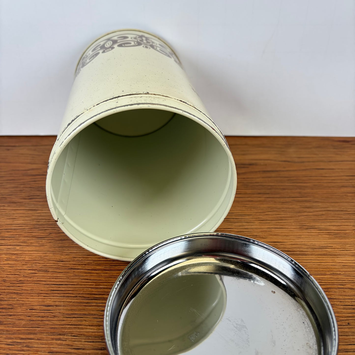 Vintage Brabantia beschuitbus creme bruin