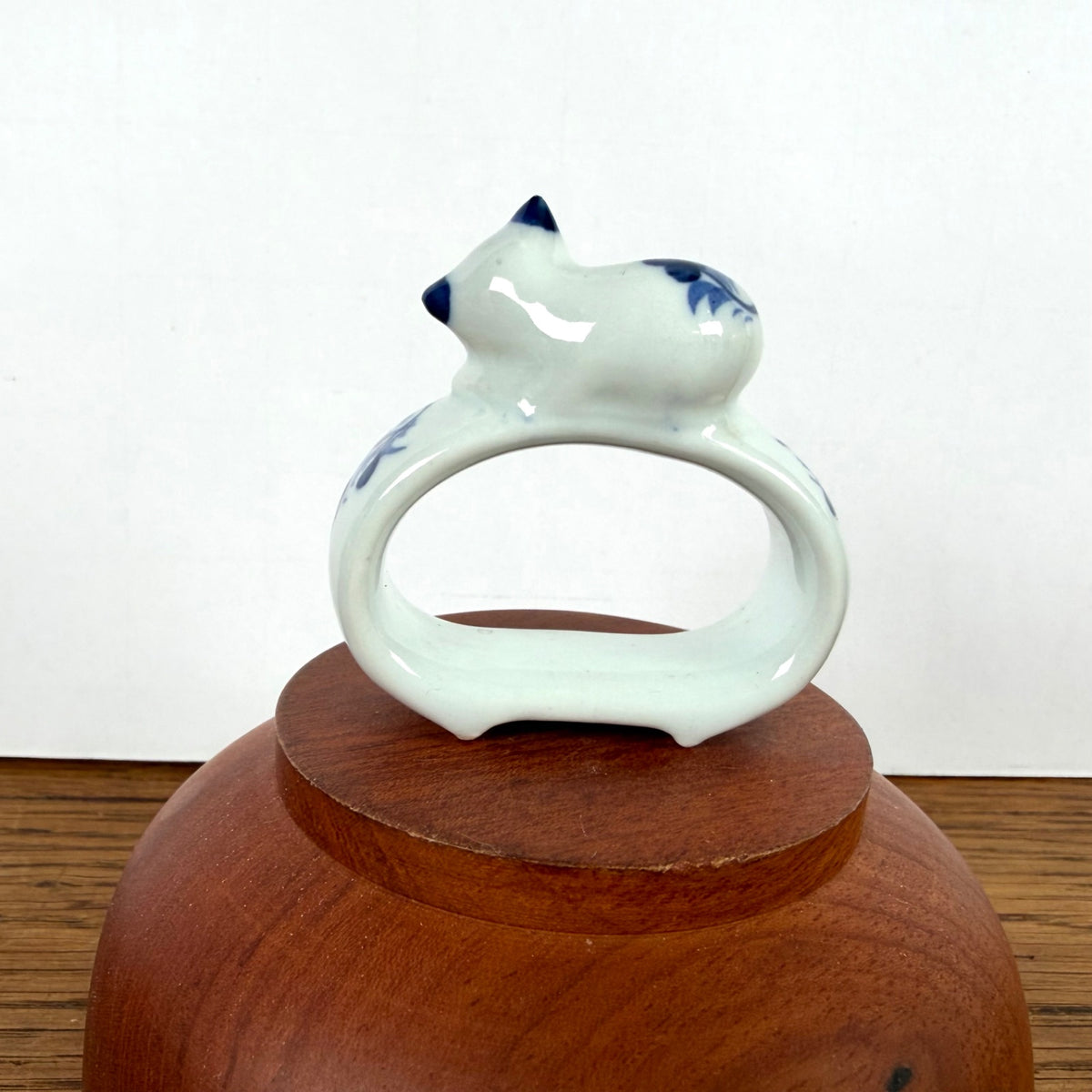 Vintage porseleinen servetring kat blauw wit