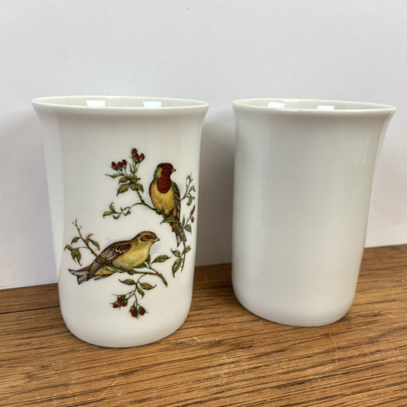 Vintage mokken met vogels