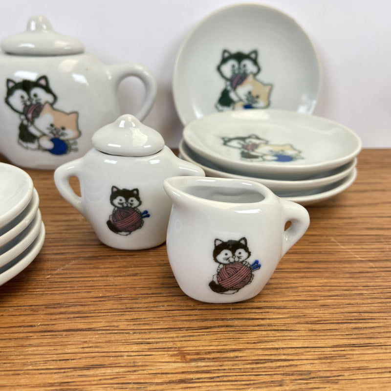 Miniatuur theeserviesje katten