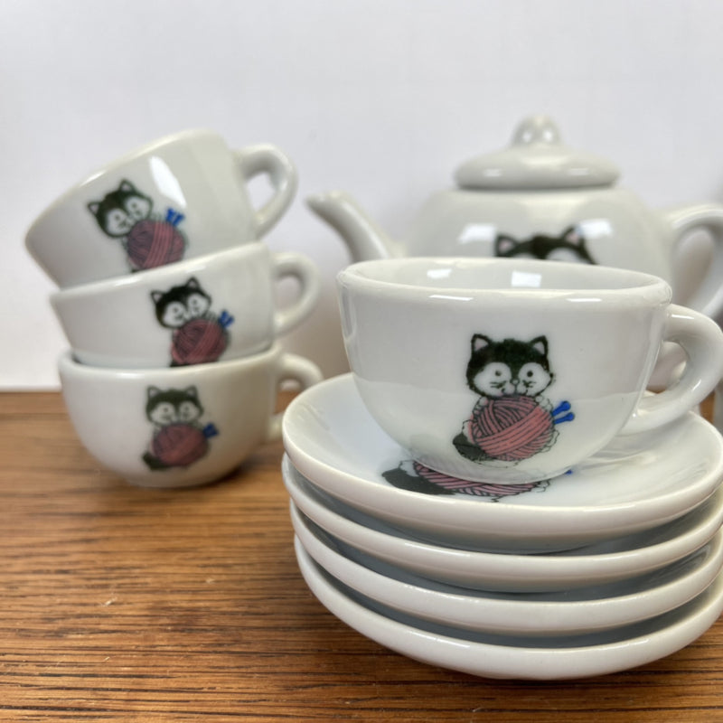 Miniatuur theeserviesje katten