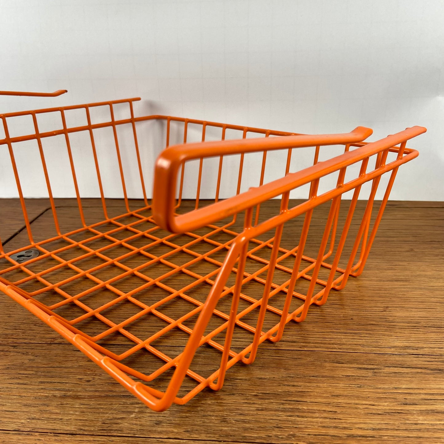 Plastic draad mandje oranje