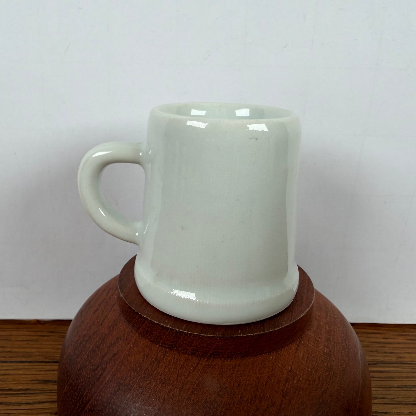 Kleine bierpul met 2 katten