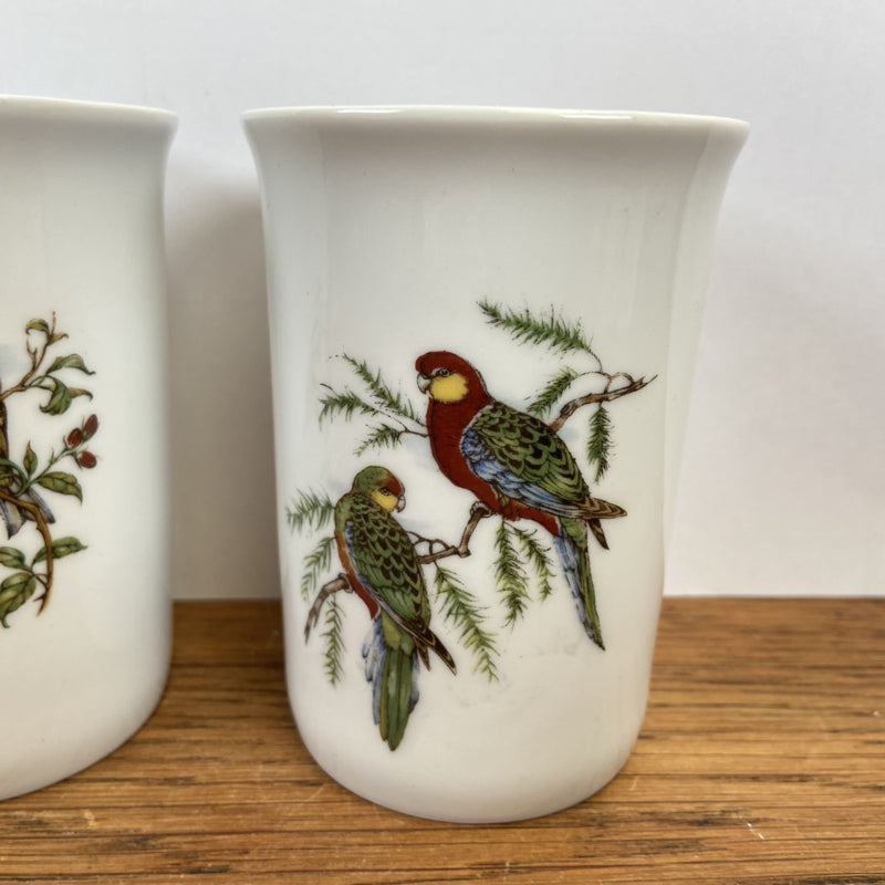Vintage mokken met vogels