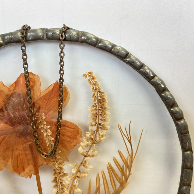 Vintage raamhanger met droogbloemen