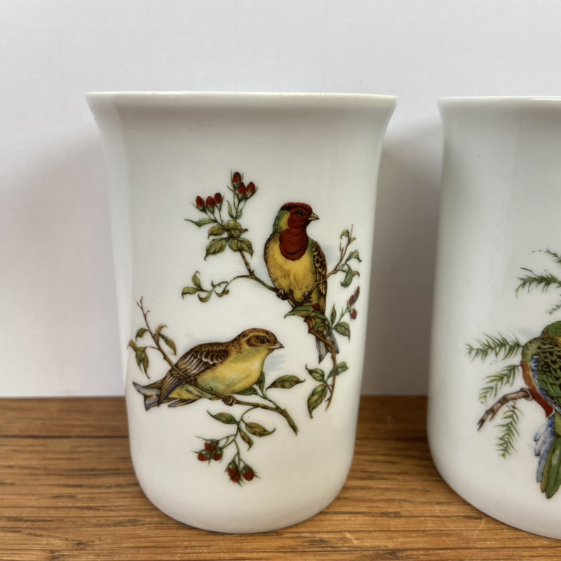 Vintage mokken met vogels