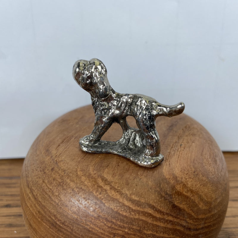 Vintage tinnen hondje