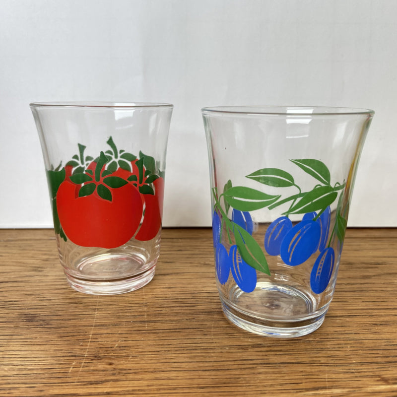 Kleine vintage glaasjes met fruit