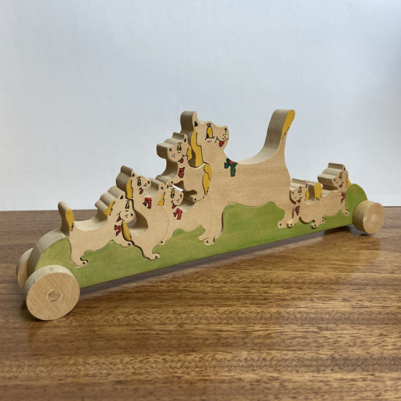 Houten katten puzzel op wielen