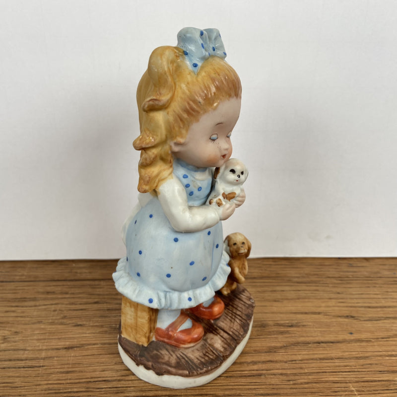 Beeldje meisje met hondjes