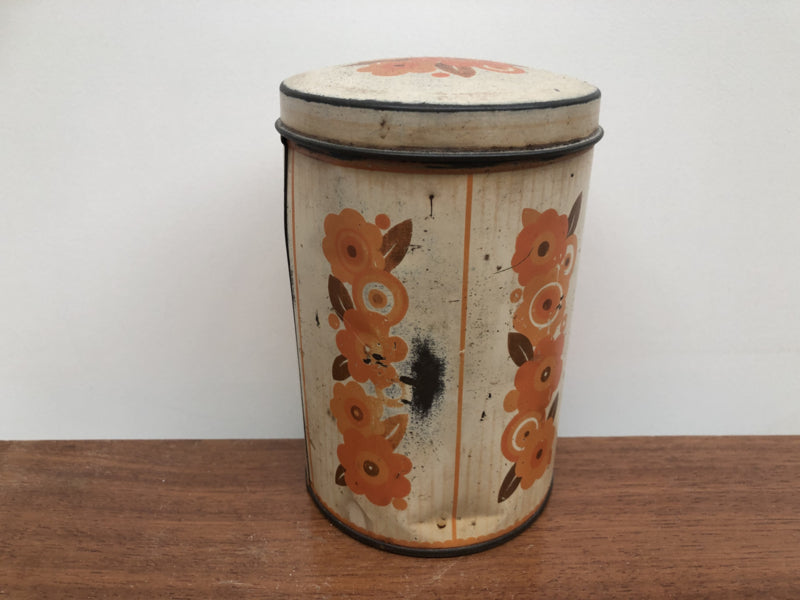 Vintage blik met oranje bloemen