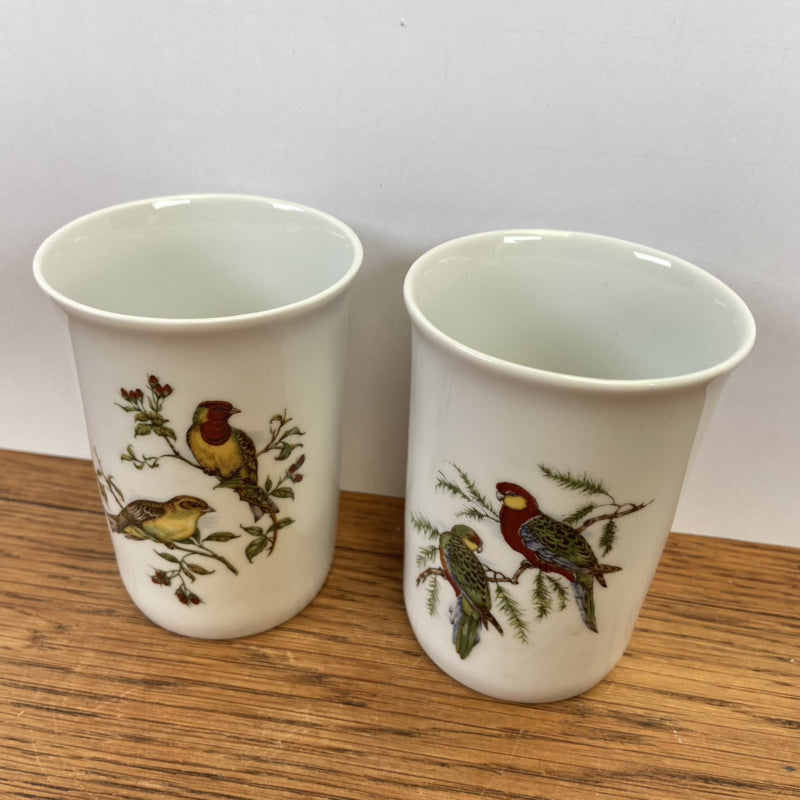 Vintage mokken met vogels