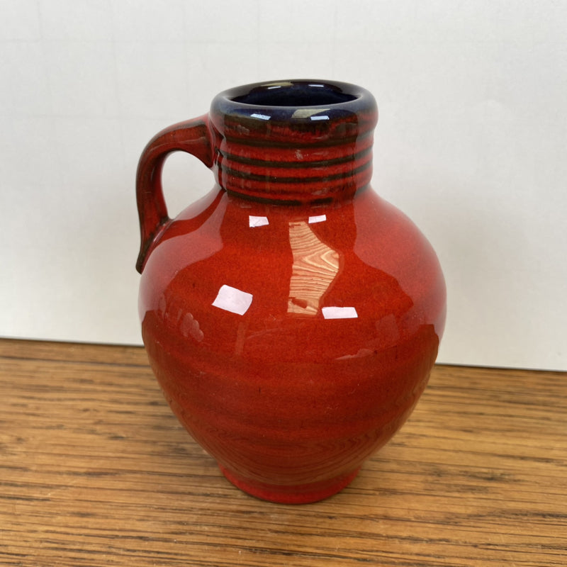 Vintage klein rood vaasje