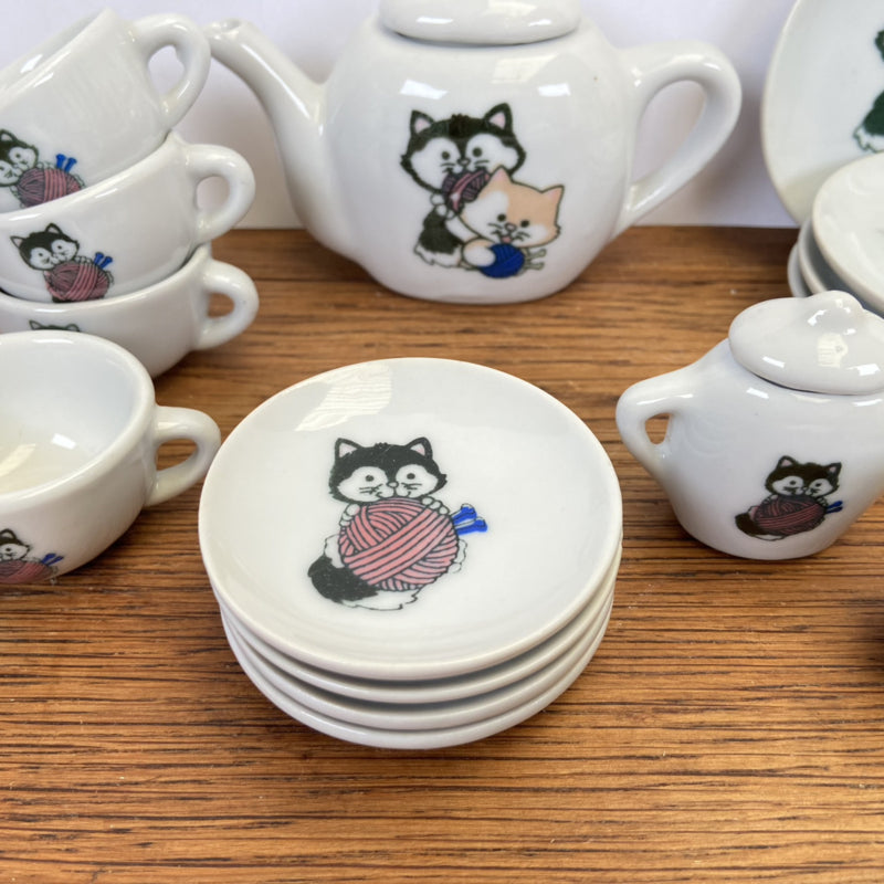 Miniatuur theeserviesje katten