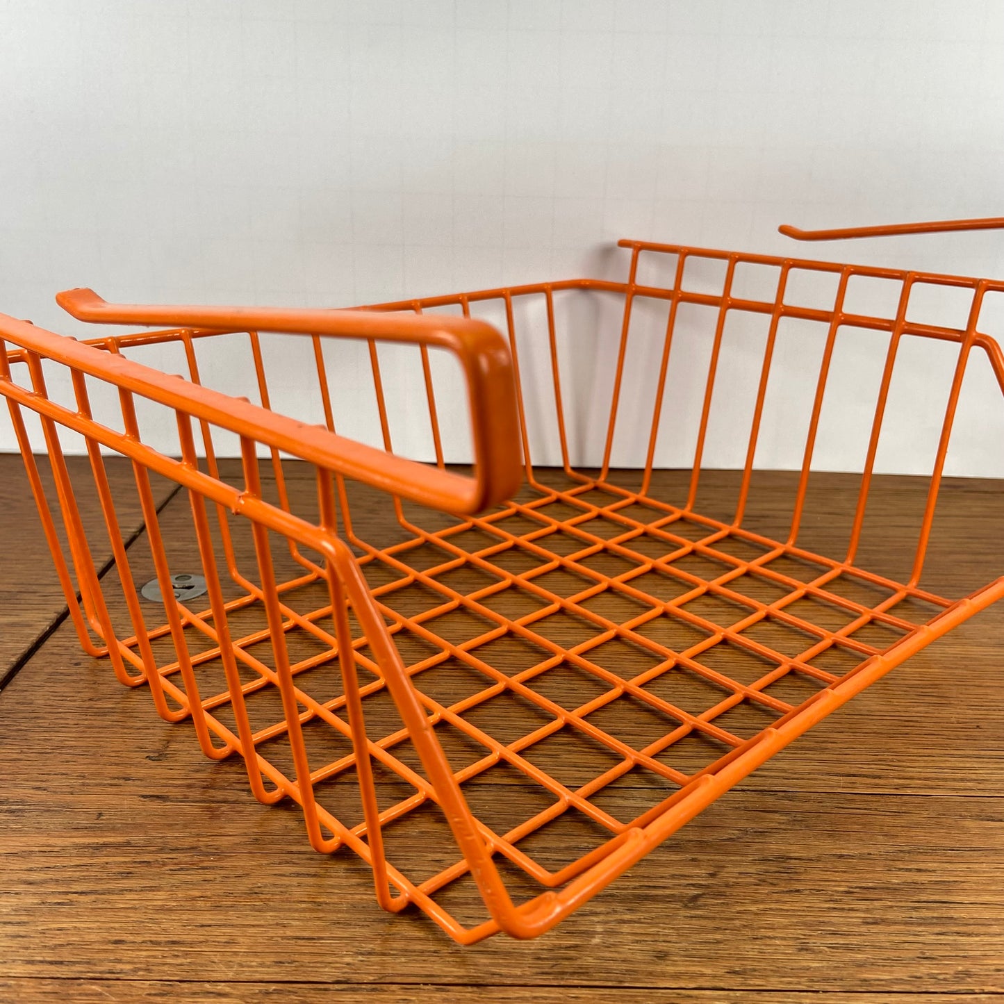 Plastic draad mandje oranje