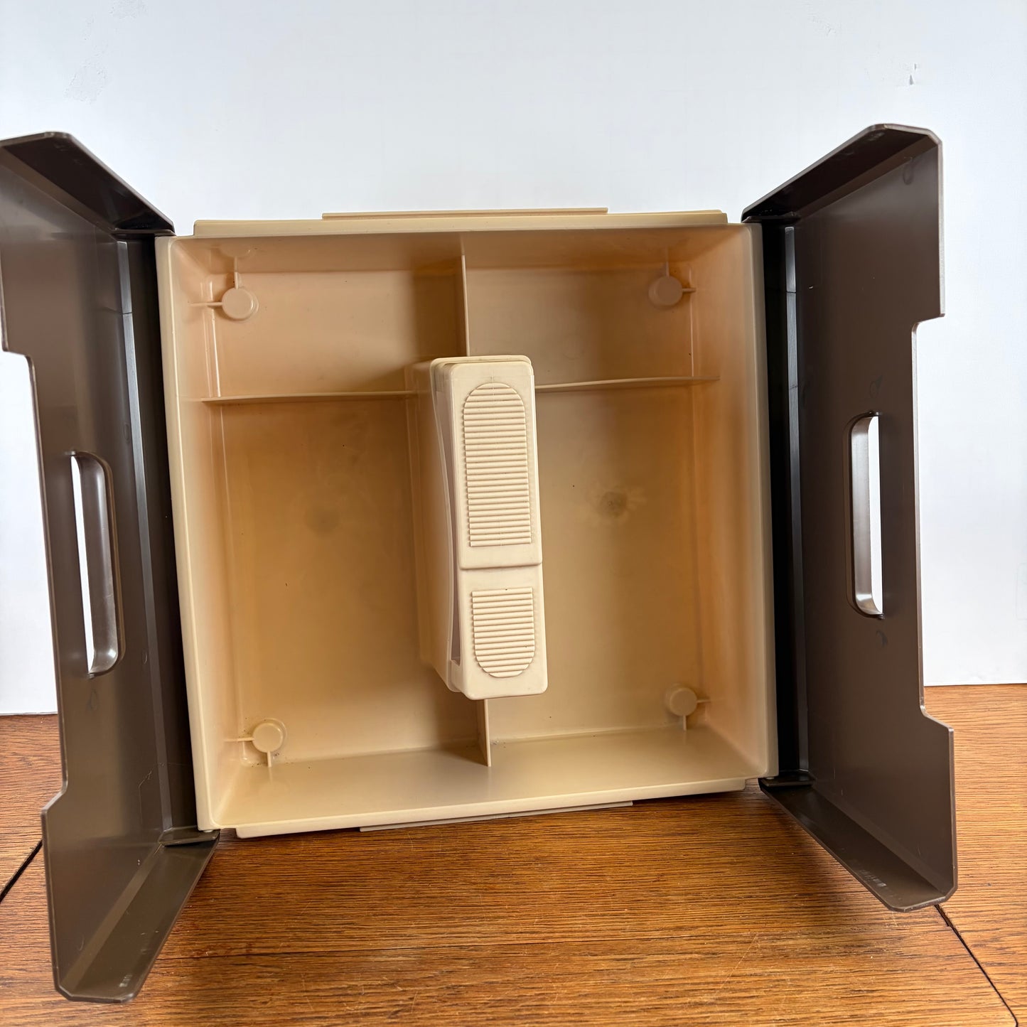 Vintage kunststof opbergbak