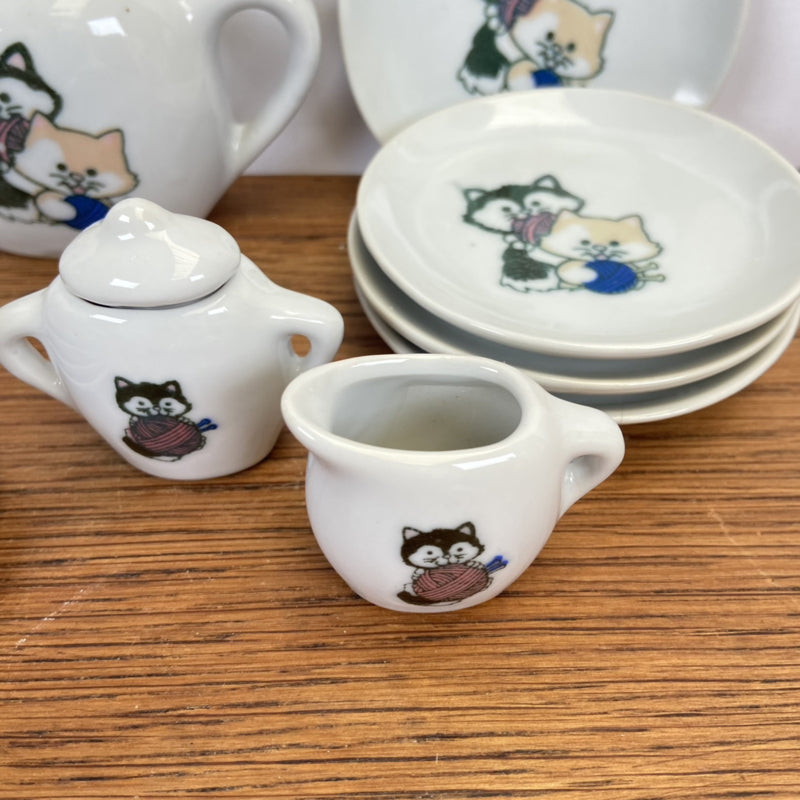 Miniatuur theeserviesje katten