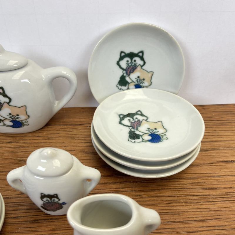 Miniatuur theeserviesje katten