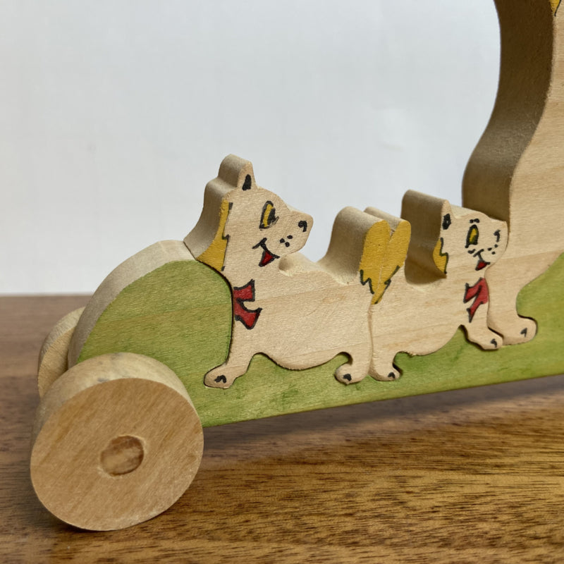 Houten katten puzzel op wielen
