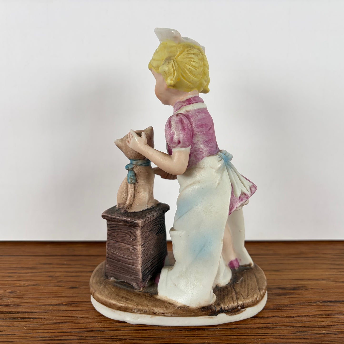 Vintage beeldje verpleegster met katje