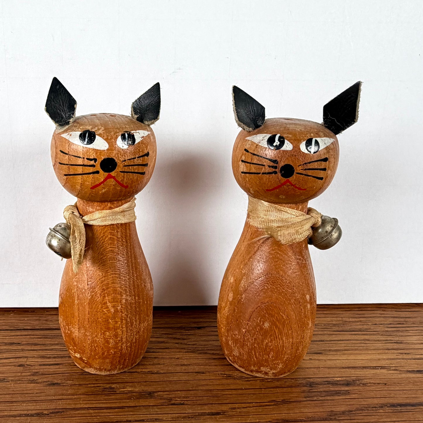 Vintage houten peper-en zoutstel katten