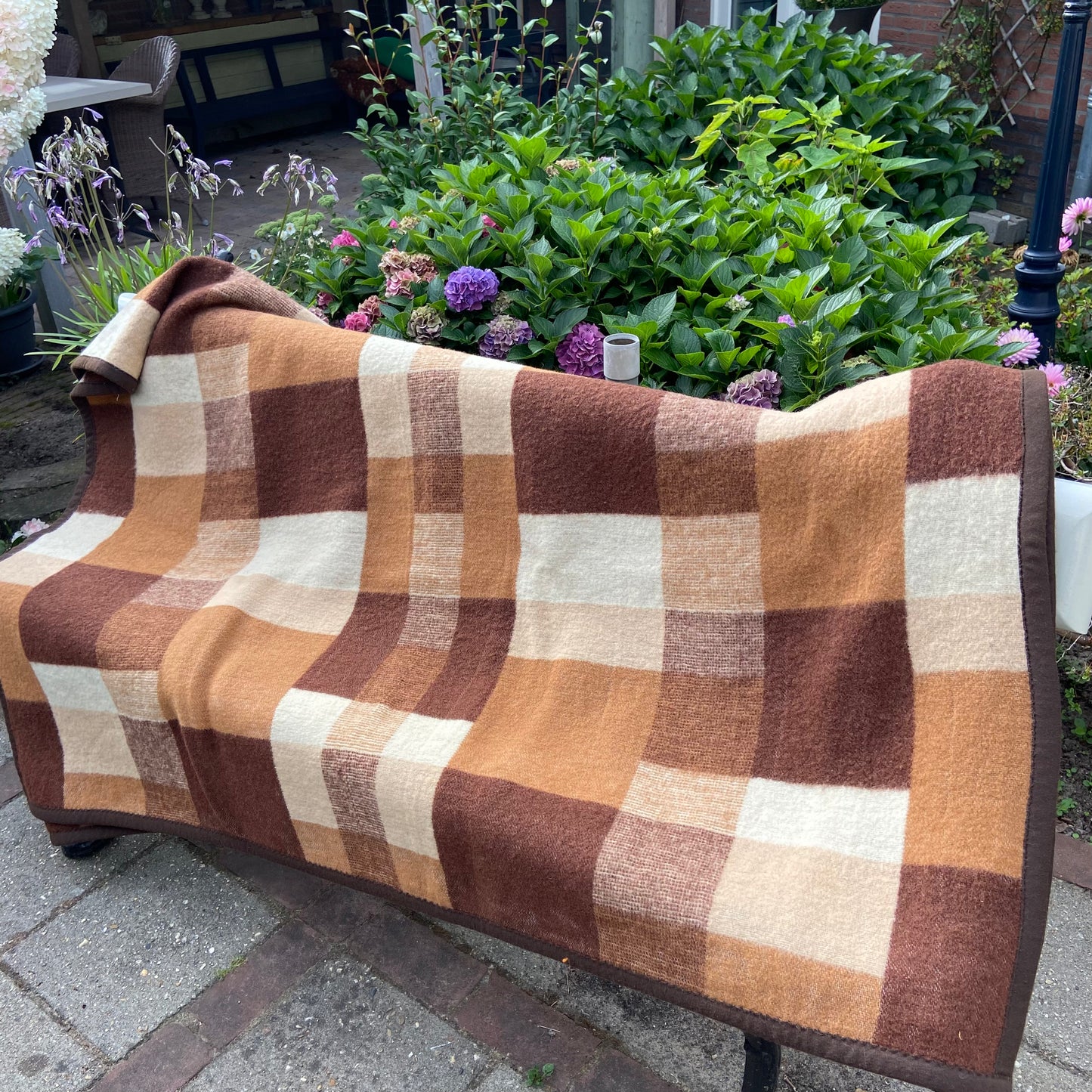Vintage bruin geblokte deken