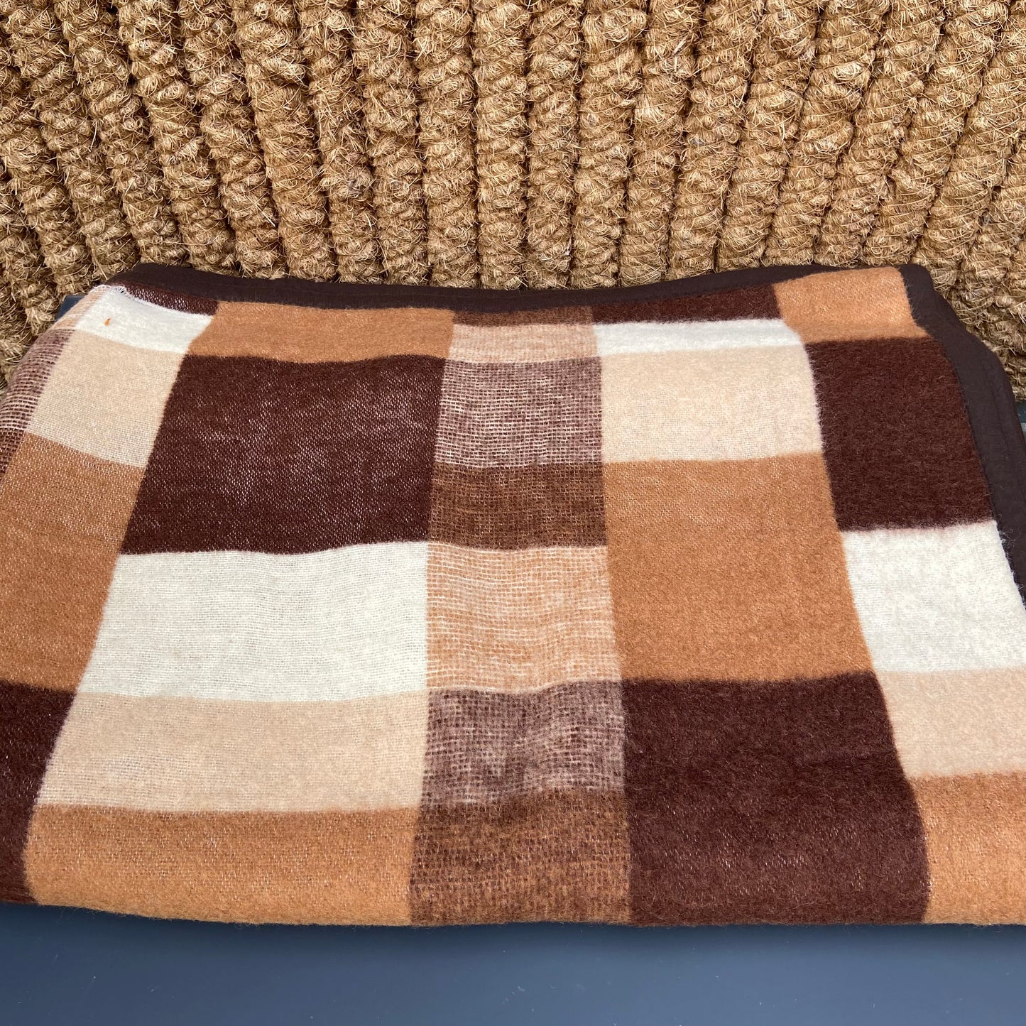 Vintage bruin geblokte deken