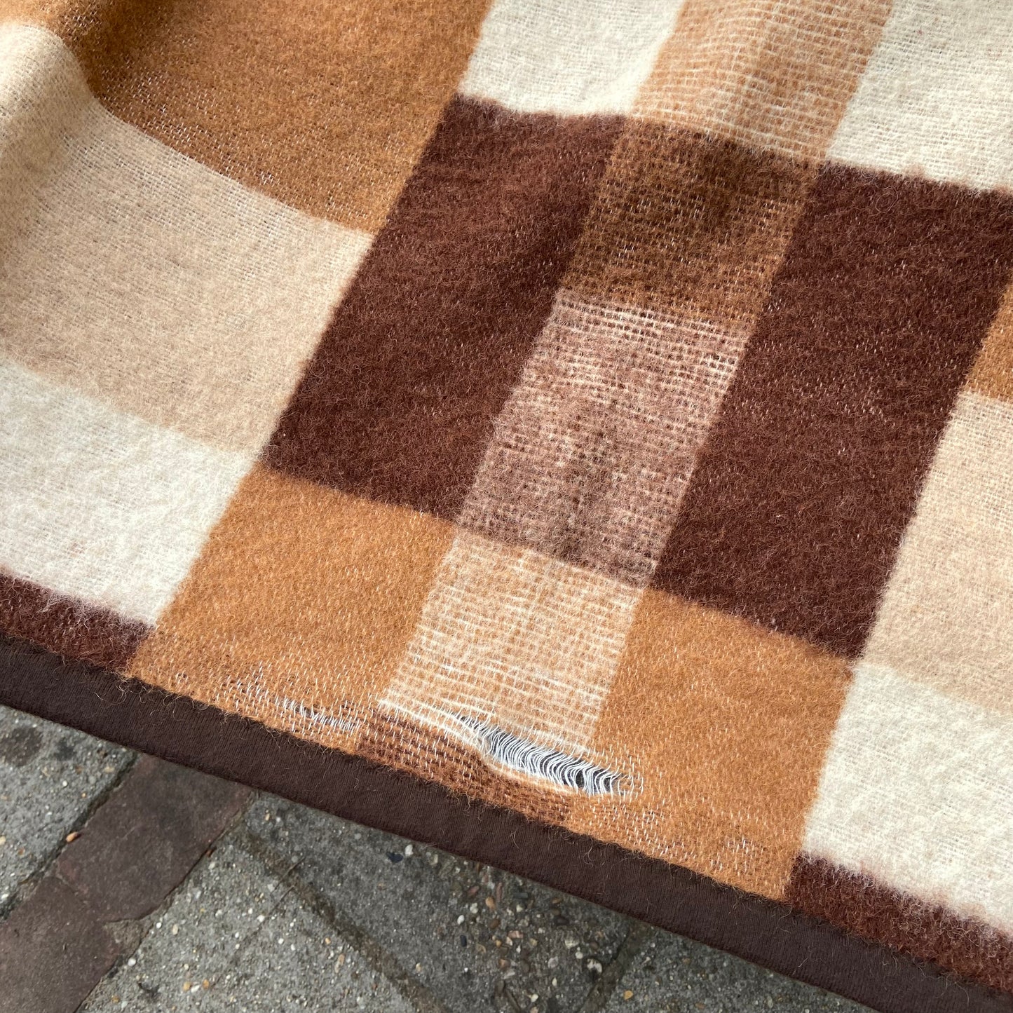 Vintage bruin geblokte deken