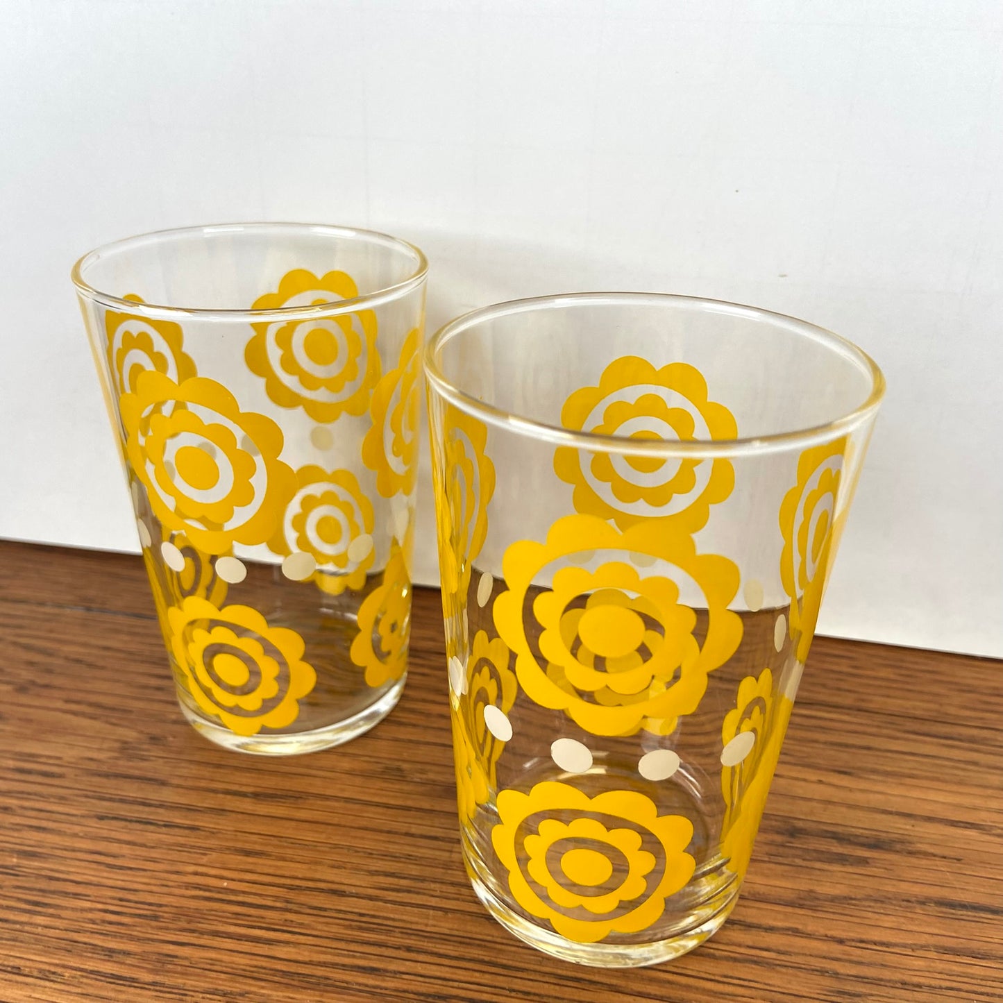 2 vintage glaasjes geel