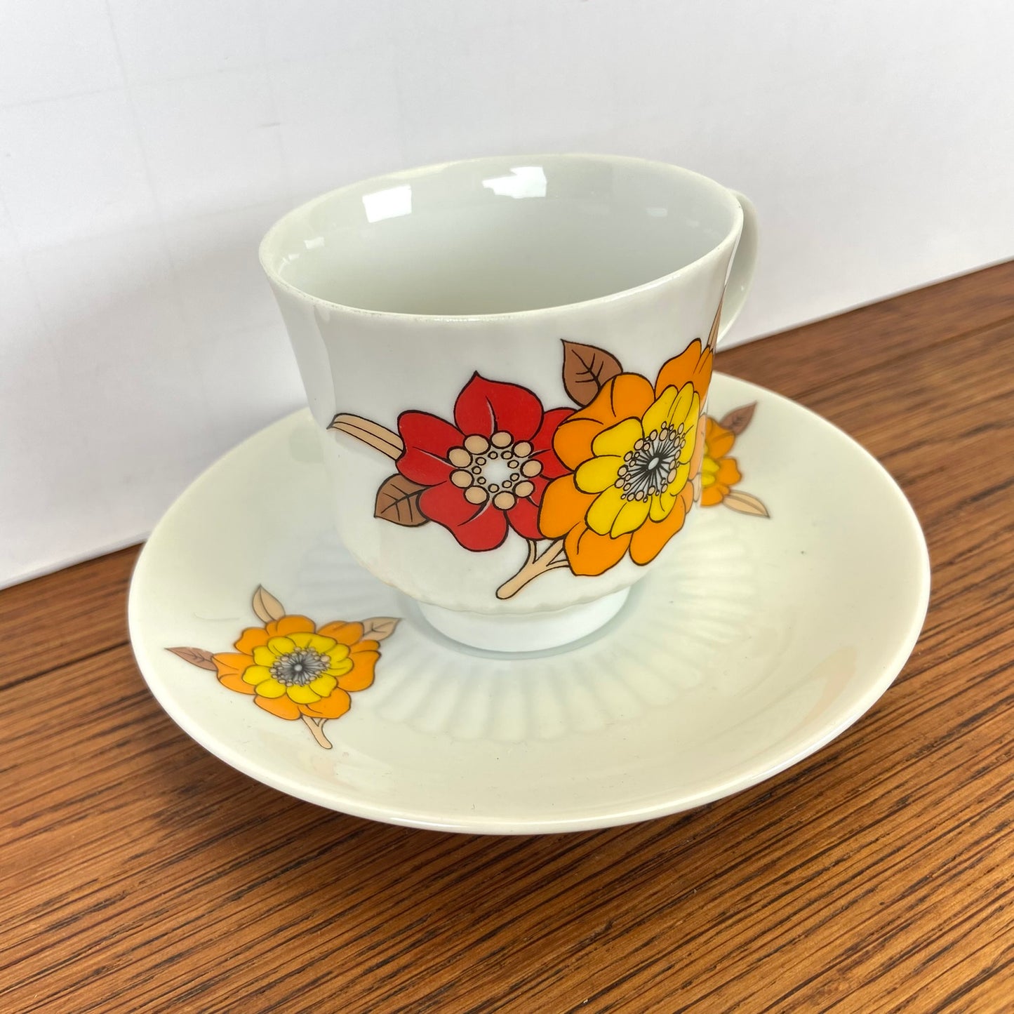 Vintage kop en schotel bloemen