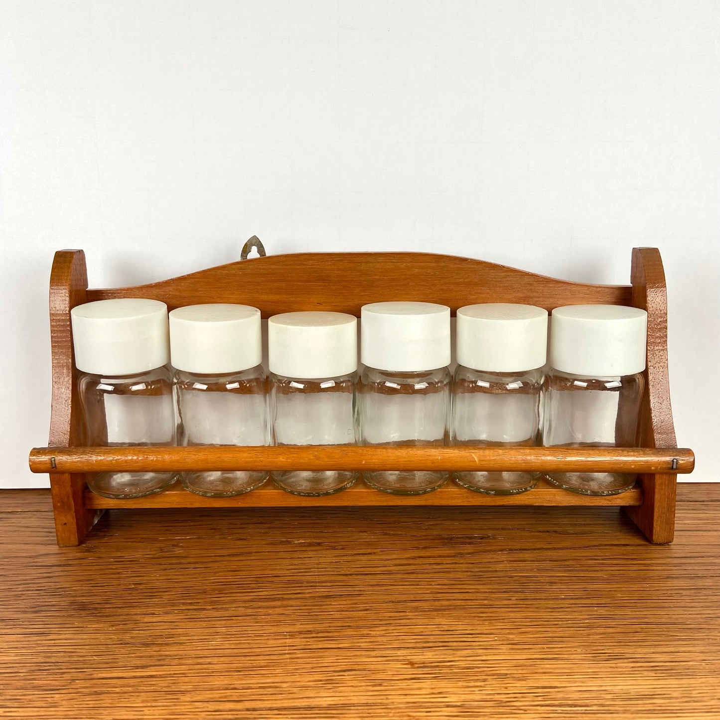 Vintage houten kruidenrekjes