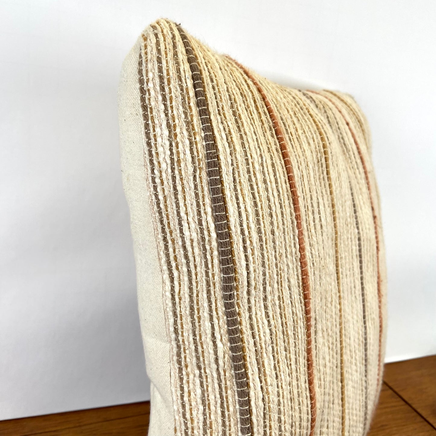 Crème-gestreept kussen