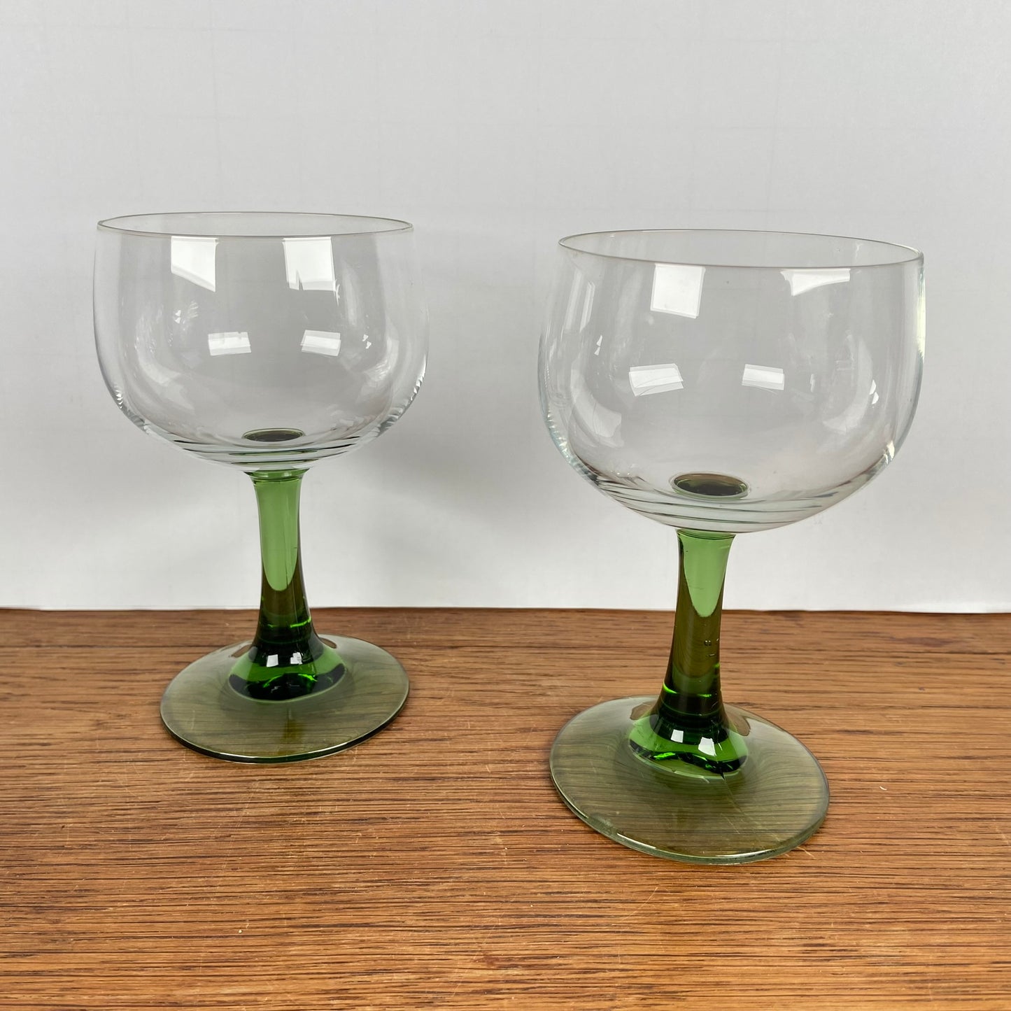 Vintage groene wijnglazen