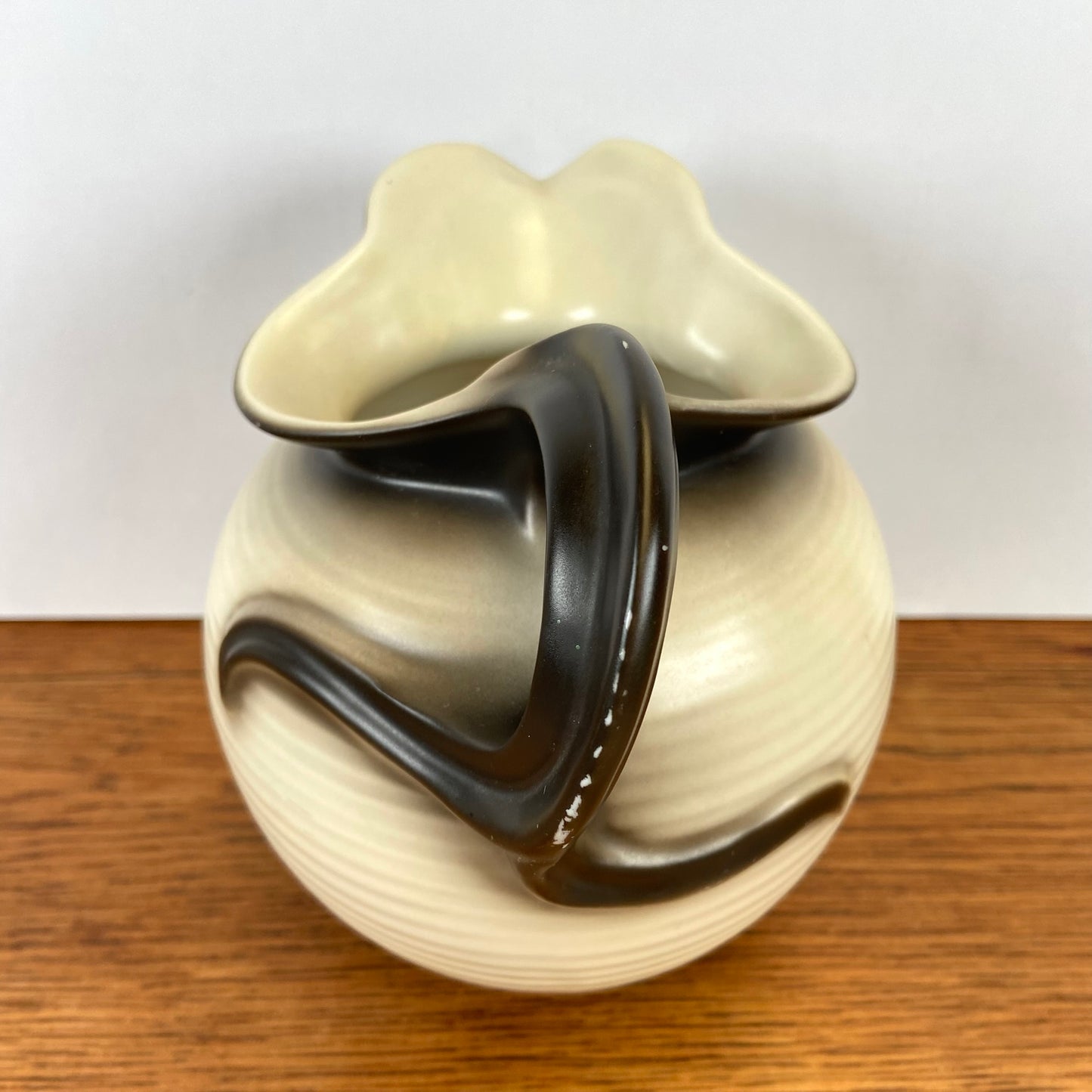 Vintage vaasje creme-zwart