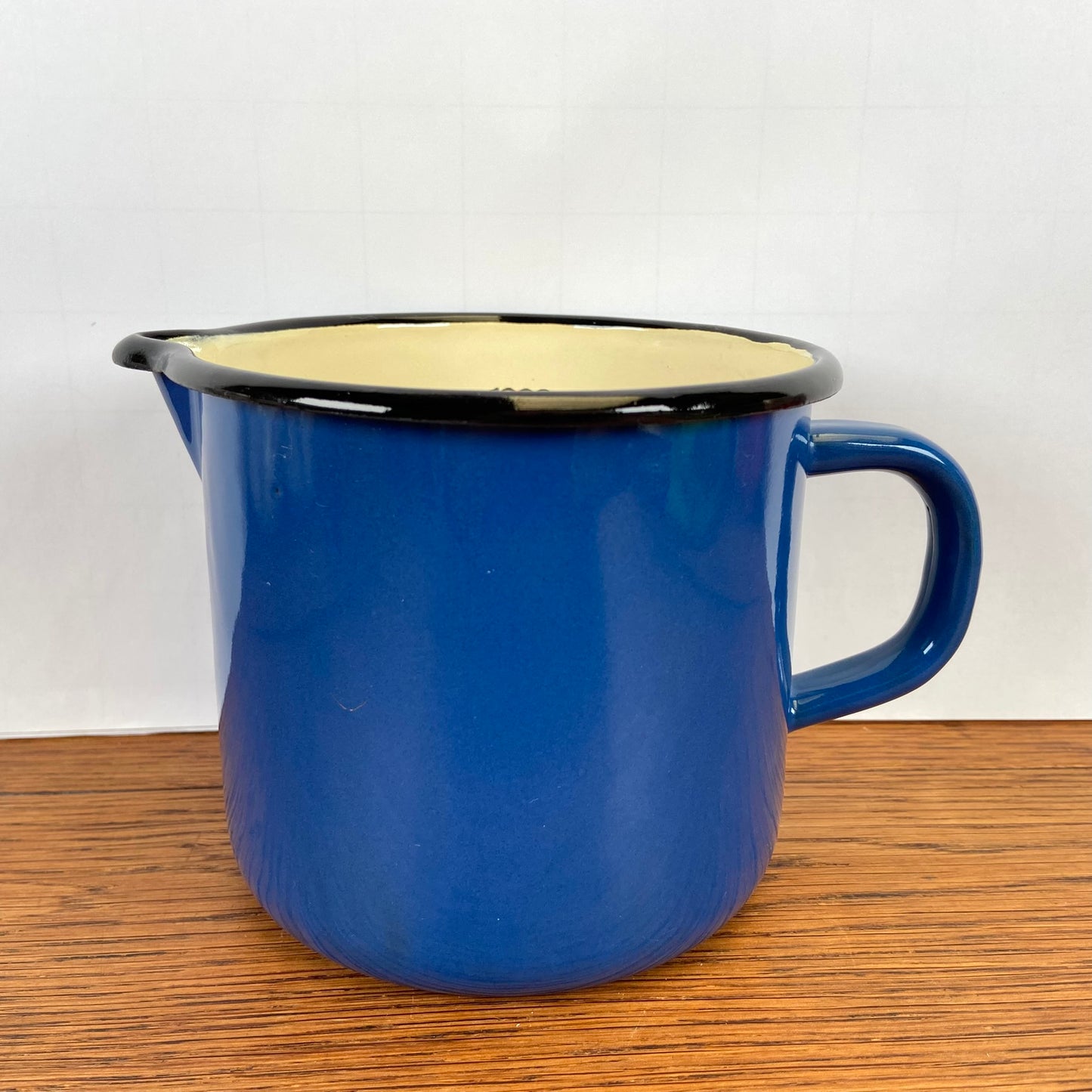Vintage emaille maatbeker