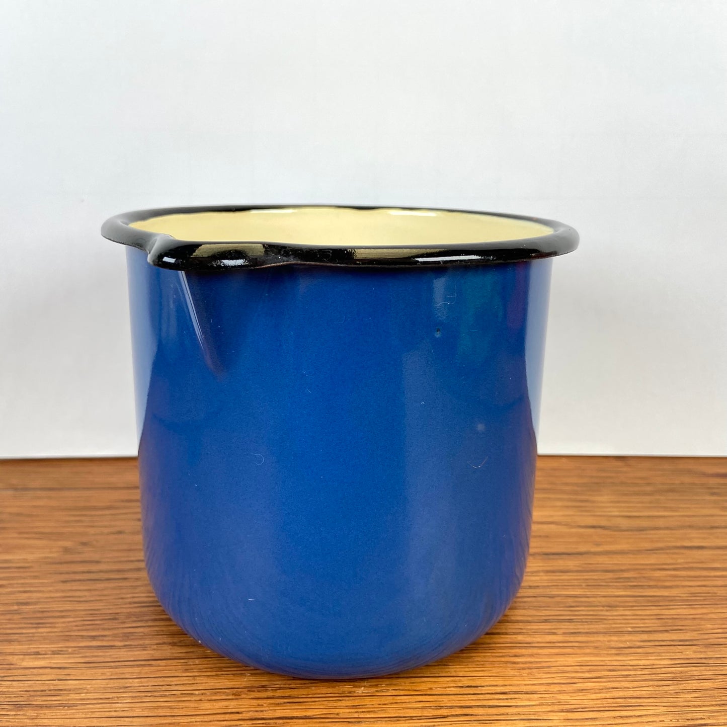 Vintage emaille maatbeker