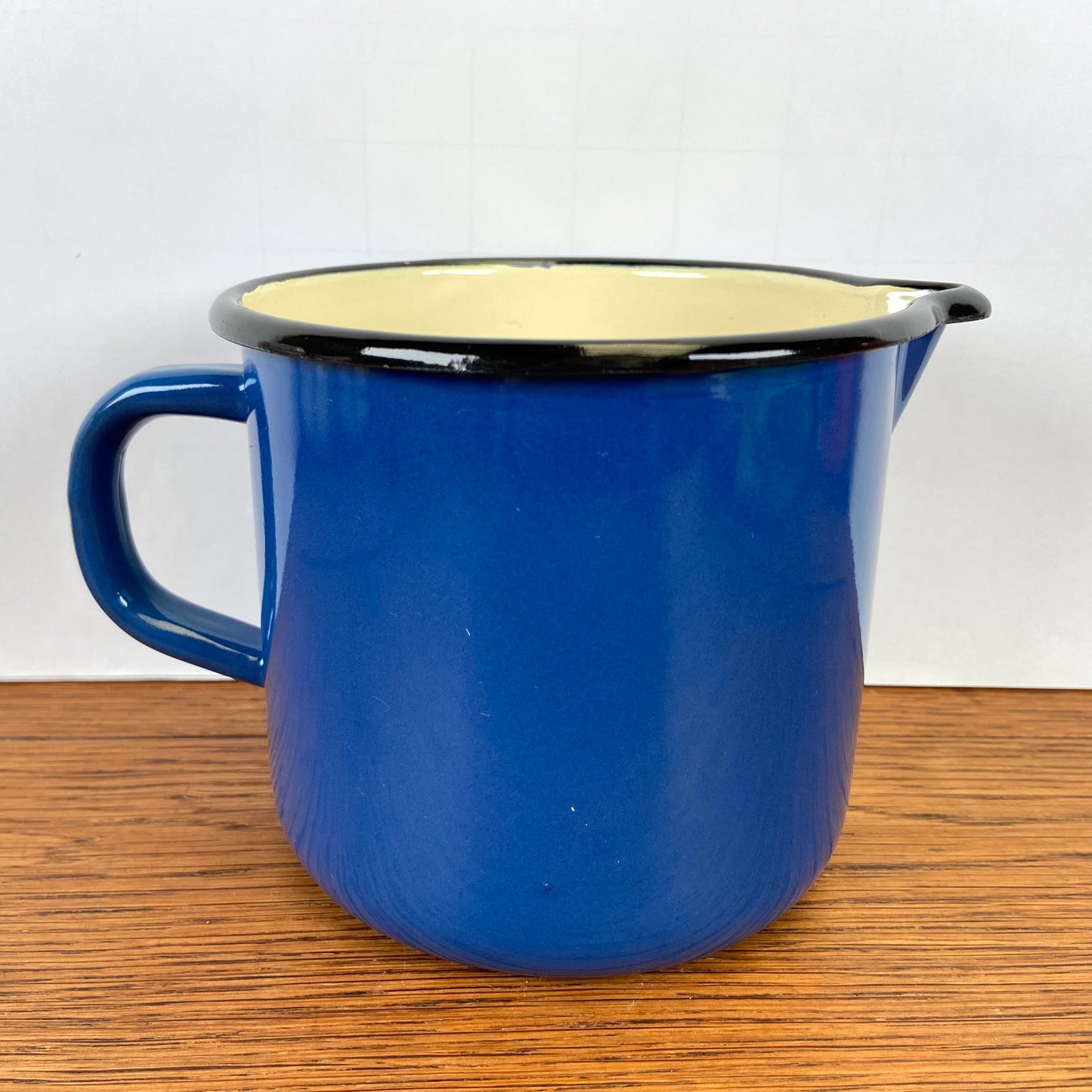 Vintage emaille maatbeker