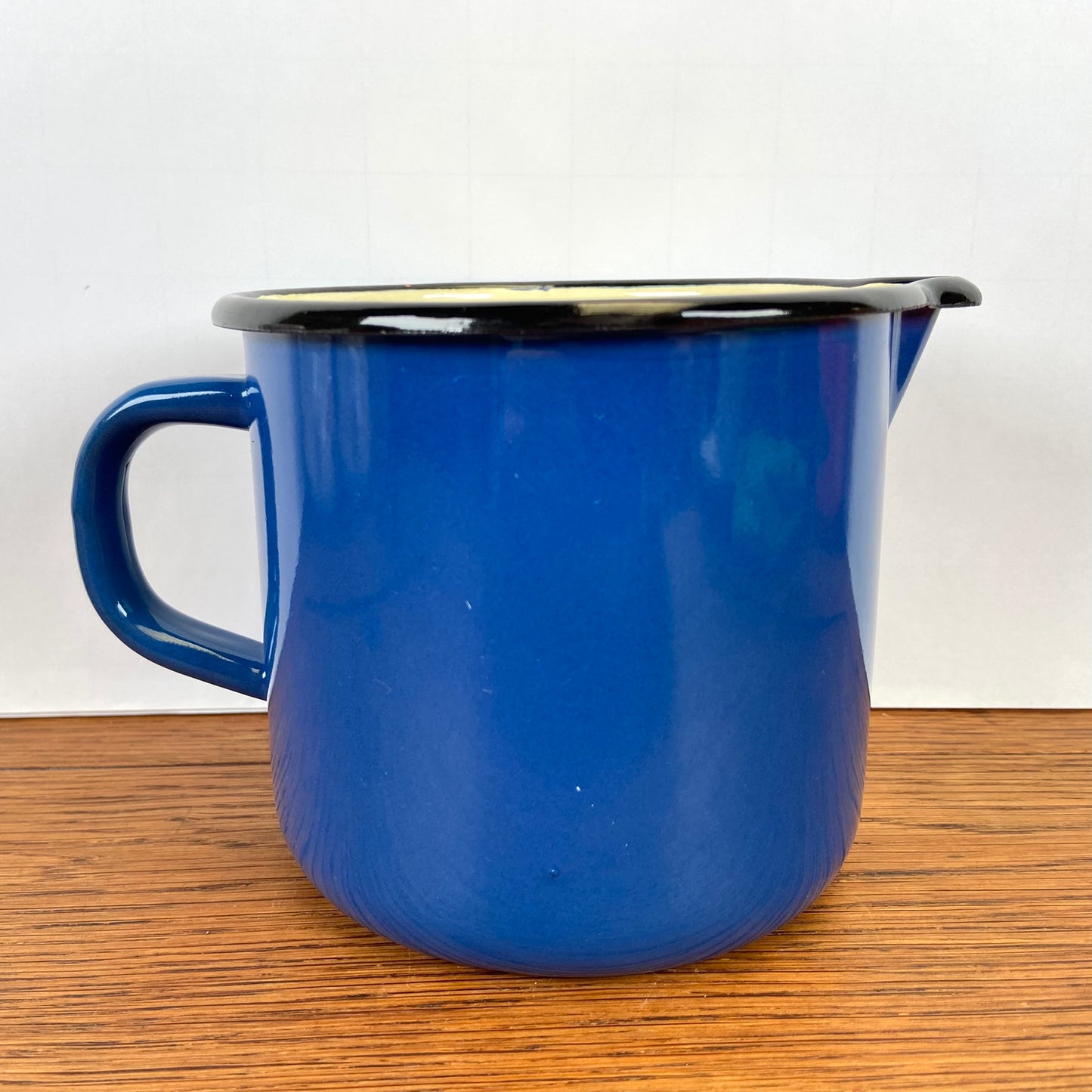 Vintage emaille maatbeker